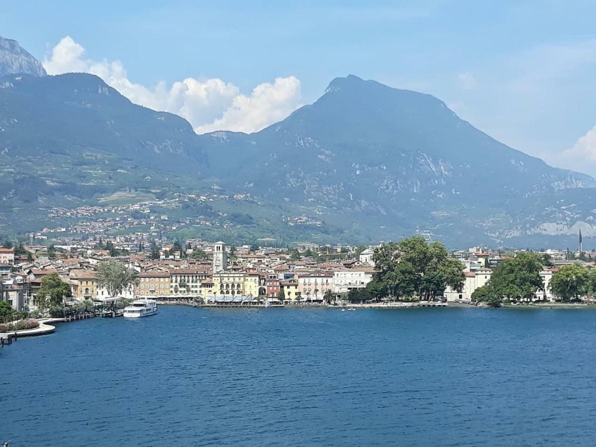 Ferienwohnung Casa Piazza Erbe 70 Mq Riva del Garda Exterior foto