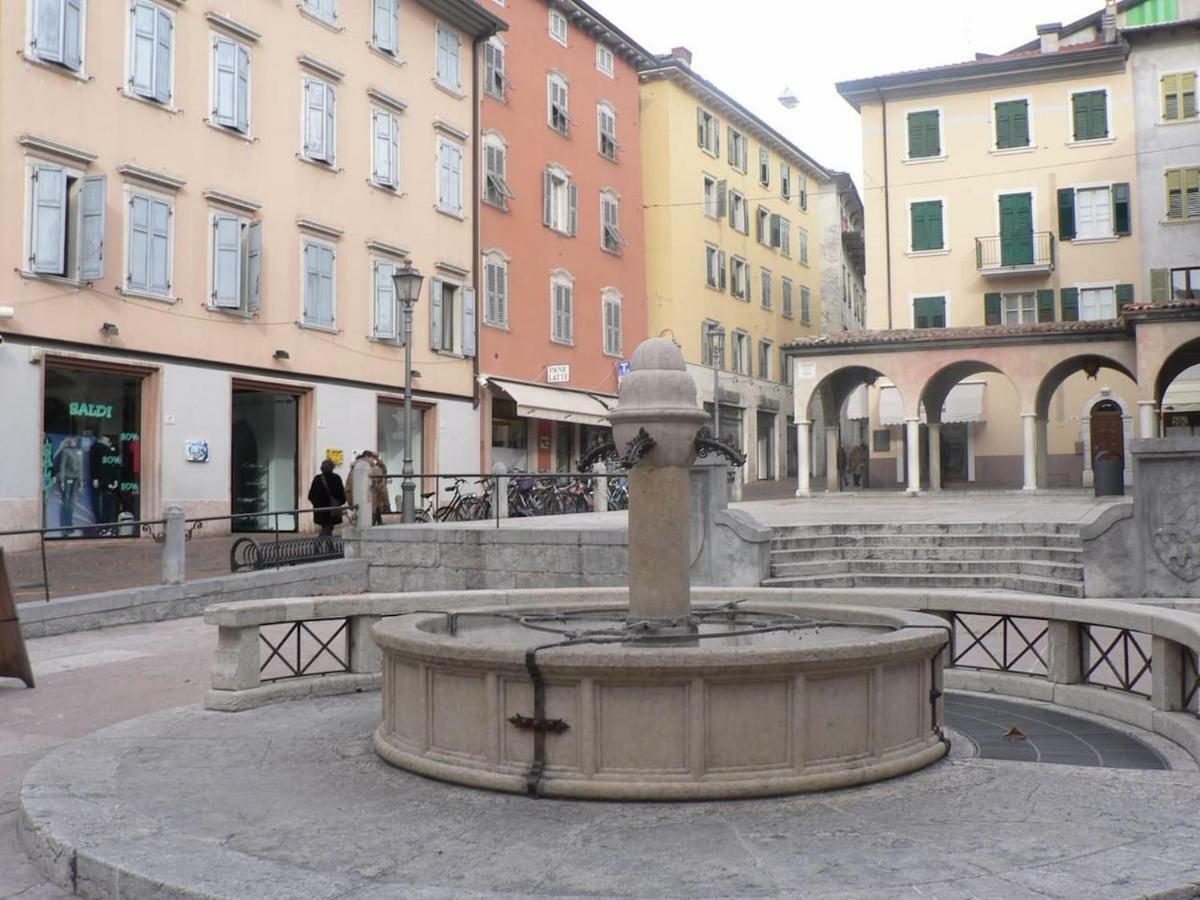 Ferienwohnung Casa Piazza Erbe 70 Mq Riva del Garda Exterior foto