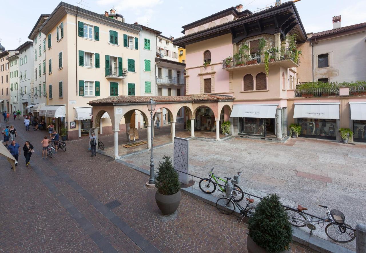 Ferienwohnung Casa Piazza Erbe 70 Mq Riva del Garda Exterior foto